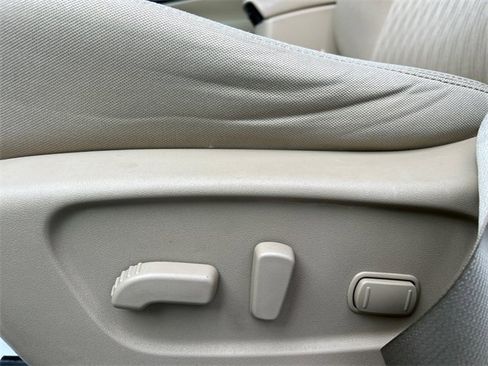 Used 2017 Nissan Rogue SV image 11