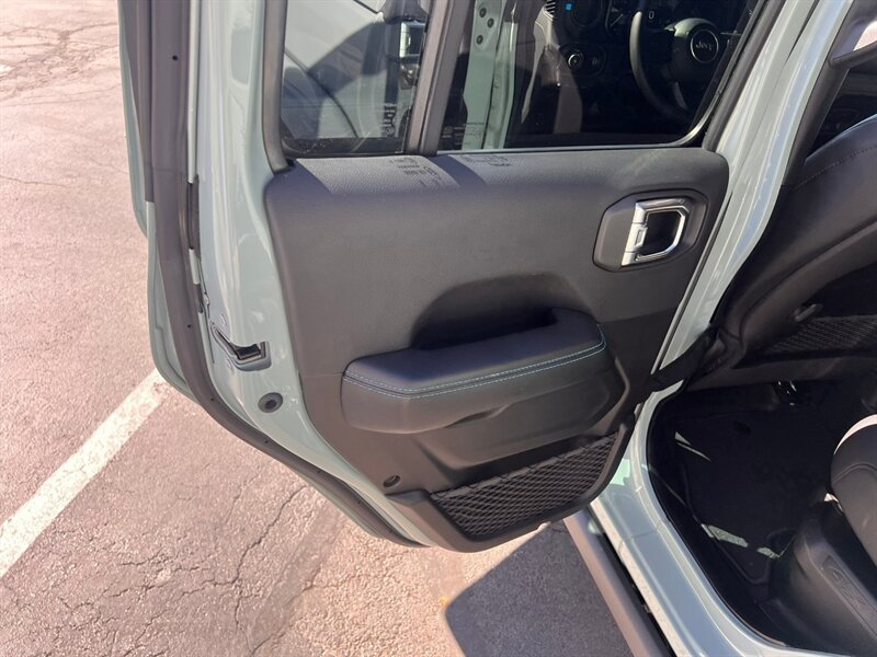 Used 2024 Jeep Wrangler Unlimited Rubicon 4xe AWD/4WD image 21