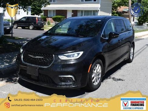 Used 2025 Chrysler Pacifica Select FWD image 1