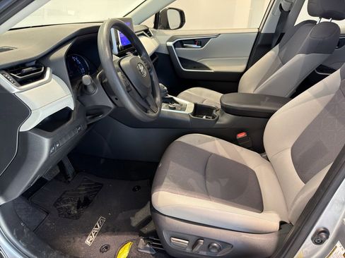 Used 2025 Toyota RAV4 XLE image 12