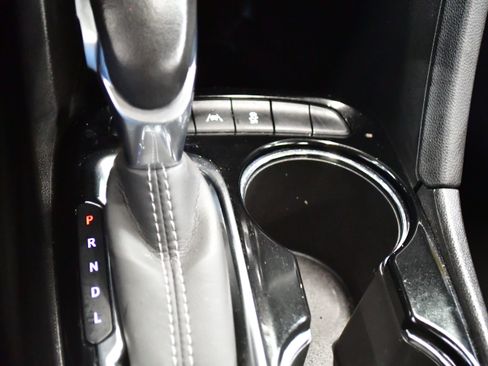 Used 2022 Buick Encore GX Select w/ Sport Touring Package FWD image 31