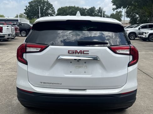Used 2024 GMC Terrain SLE FWD image 9