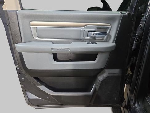 Used 2017 RAM 1500 Classic SLT w/ SLT Plus D￩cor Group image 17