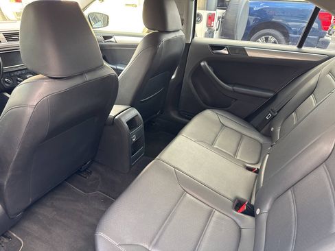 Used 2015 Volkswagen Jetta Sport FWD image 18