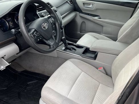 Used 2016 Toyota Camry LE image 11