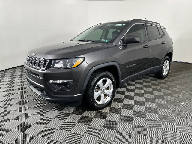 Used 2017 Jeep Compass Latitude w/ Popular Equipment Group AWD/4WD image 1