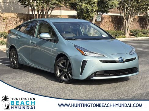 Used 2021 Toyota Prius L Eco image 1
