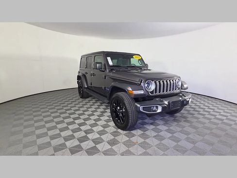 Used 2025 Jeep Wrangler Unlimited Sahara AWD/4WD image 53
