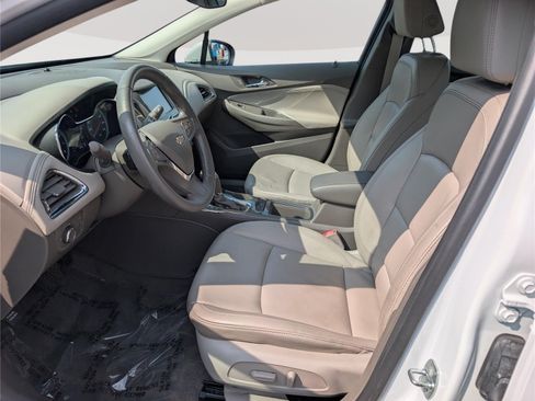 Used 2017 Chevrolet Cruze Premier FWD image 16