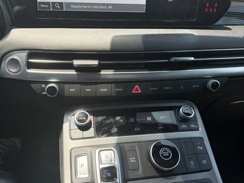 Used 2024 Hyundai Palisade Calligraphy FWD image 2