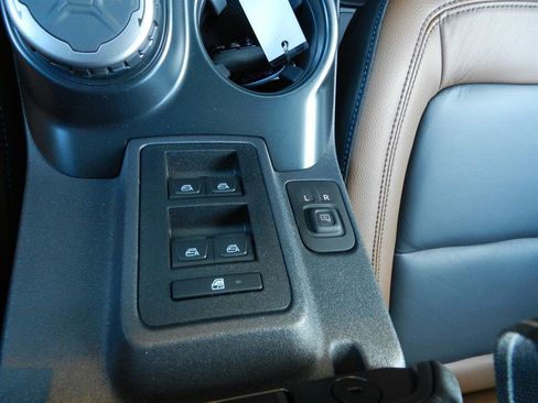 Used 2024 Ford Bronco Outer Banks image 11