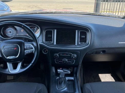 Used 2015 Dodge Charger SXT RWD image 9
