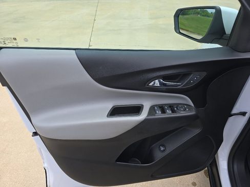 Used 2022 Chevrolet Equinox LT FWD image 17