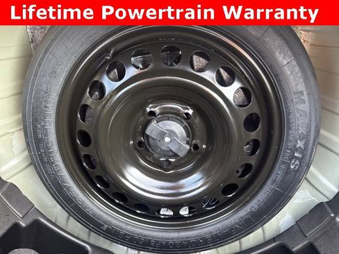 Used 2023 GMC Terrain SLT image 14