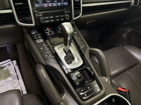Used 2017 Porsche Cayenne Platinum Edition w/ Premium Package (PJV) AWD/4WD image 25