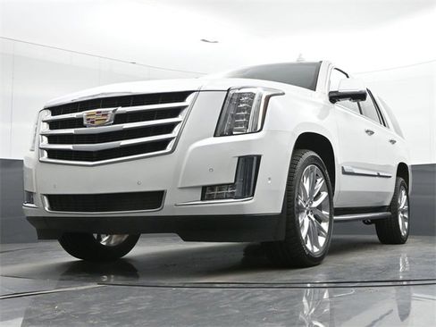 Used 2019 Cadillac Escalade Luxury image 9