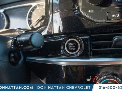 Used 2022 Nissan Pathfinder SL image 12