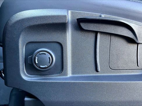 Used 2025 Land Rover Defender 90 S image 36