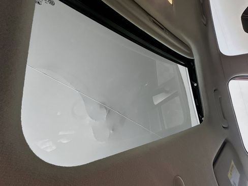 Used 2025 Hyundai Venue SEL image 25