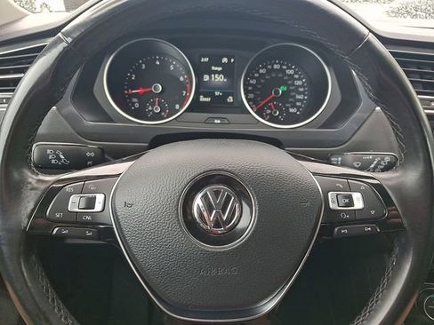 Used 2018 Volkswagen Tiguan SE AWD/4WD image 19