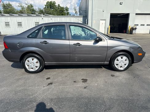 Used 2007 Ford Focus S FWD image 2