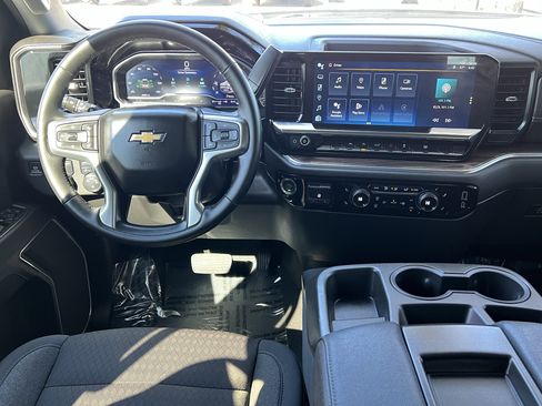 Used 2024 Chevrolet Silverado 1500 LT image 10