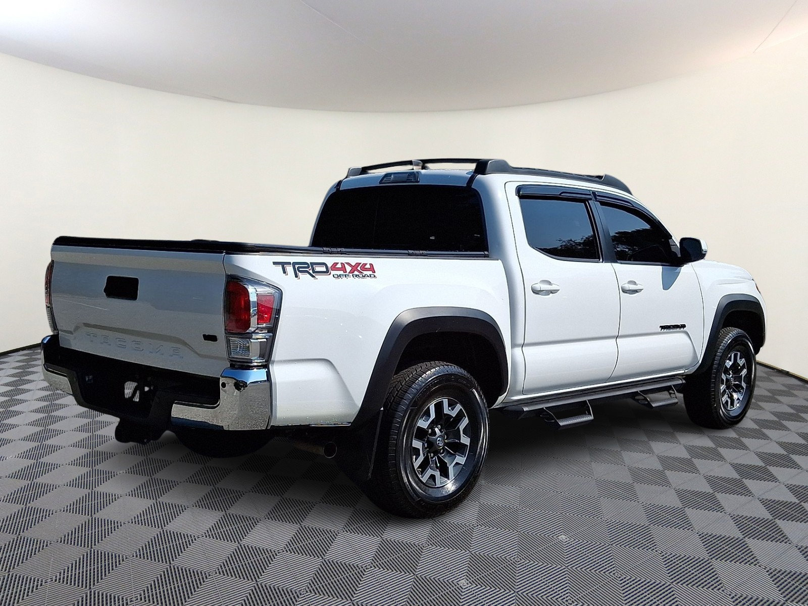 Used 2020 Toyota Tacoma TRD Off-Road AWD/4WD image 6