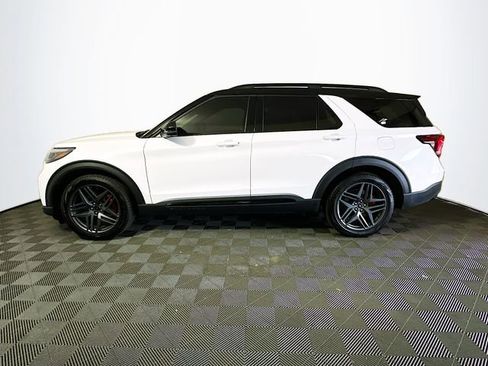 Used 2025 Ford Explorer ST RWD image 5