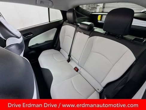 Used 2022 Toyota Prius XLE image 8