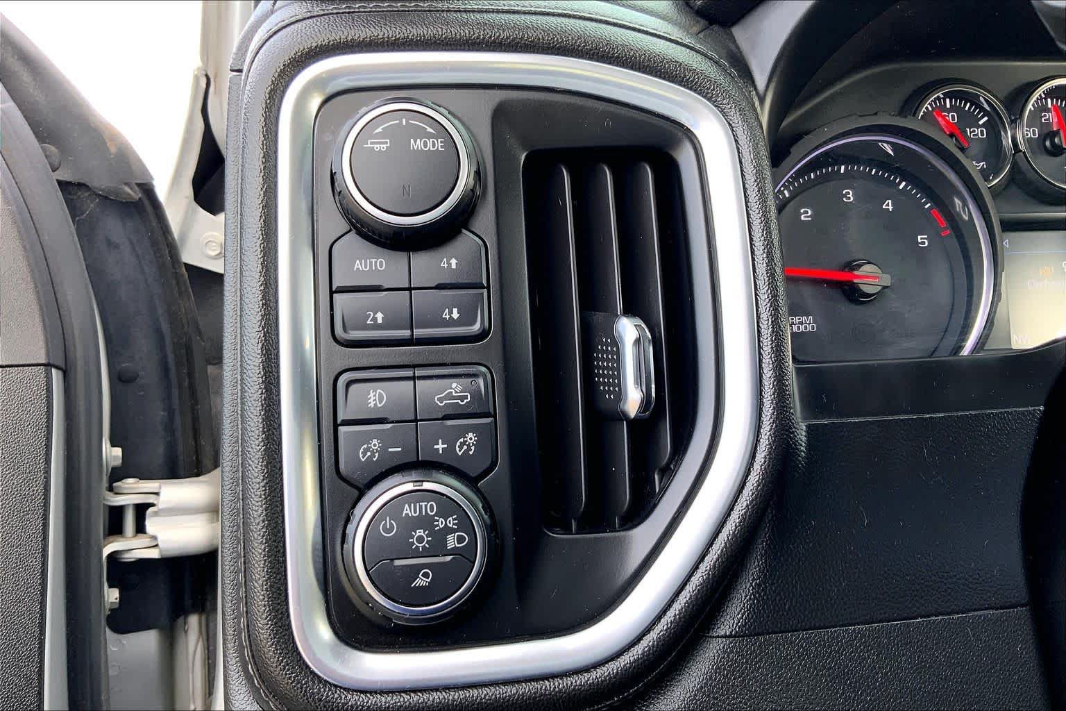 Used 2020 Chevrolet Silverado 2500 LTZ w/ LTZ Plus Package AWD/4WD image 33