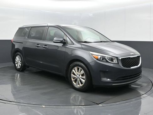 Used 2017 Kia Sedona LX w/ LX Essentials Premium Package image 1