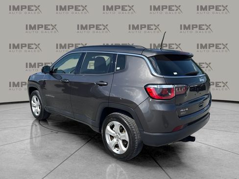 Used 2018 Jeep Compass Latitude w/ Cold Weather Group AWD/4WD image 2
