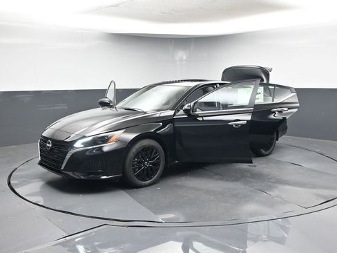 New 2025 Nissan Altima 2.5 SV w/ SV Special Edition Package image 57