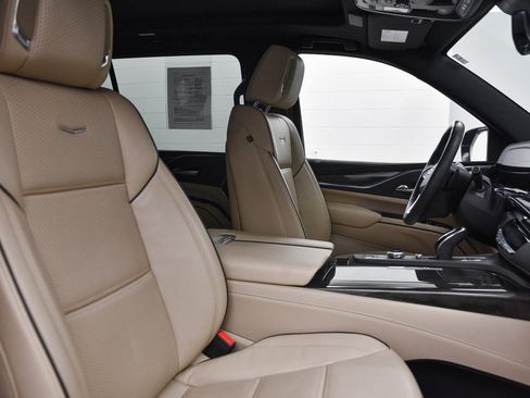 Used 2024 Cadillac Escalade ESV Premium Luxury image 15