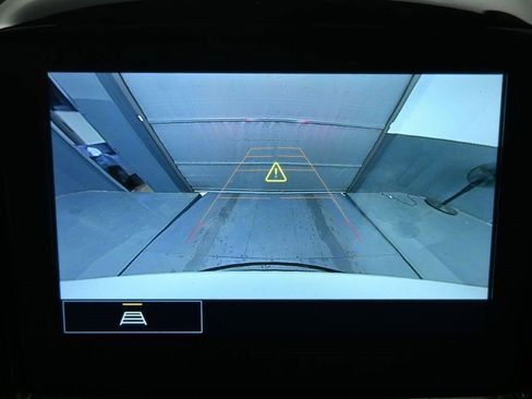 Used 2023 Chevrolet Traverse LT image 13