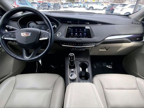 Used 2023 Cadillac XT4 Luxury w/ Cold Weather Package image 15