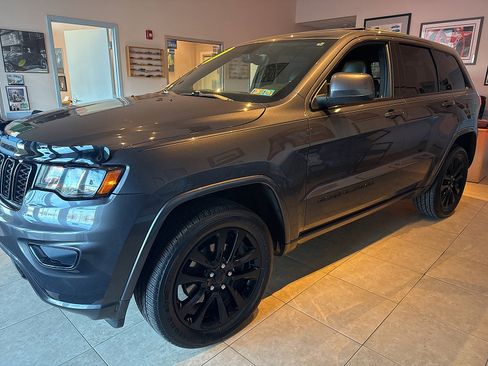 Used 2017 Jeep Grand Cherokee Altitude image 7