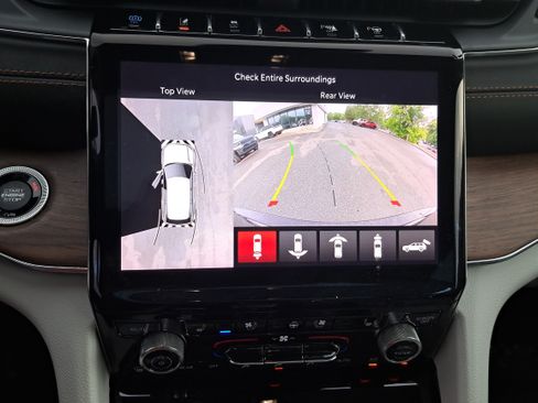 Used 2022 Jeep Grand Cherokee Summit AWD/4WD image 22