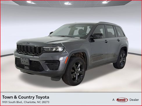 Used 2023 Jeep Grand Cherokee Altitude AWD/4WD image 1