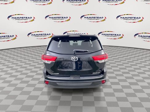 Used 2019 Toyota Highlander XLE AWD/4WD image 7