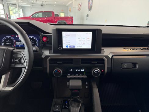 Used 2025 Toyota Tacoma TRD Off-Road AWD/4WD image 18