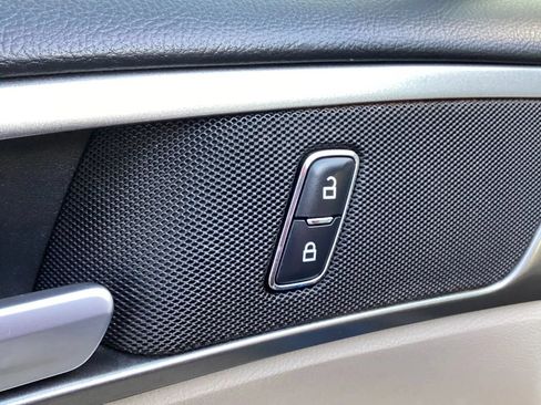 Used 2018 Ford Fusion SE FWD image 24