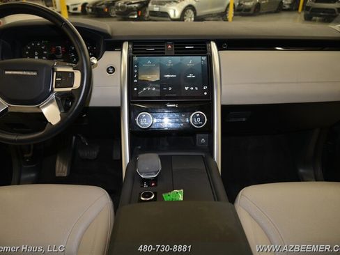 Used 2022 Land Rover Discovery S image 17