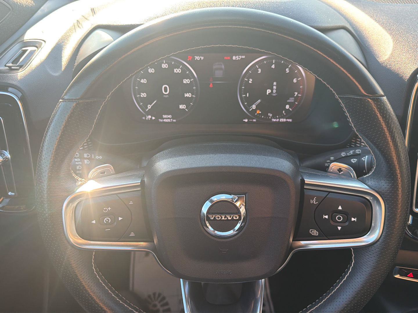 Used 2019 Volvo XC40 T4 R-Design FWD image 8