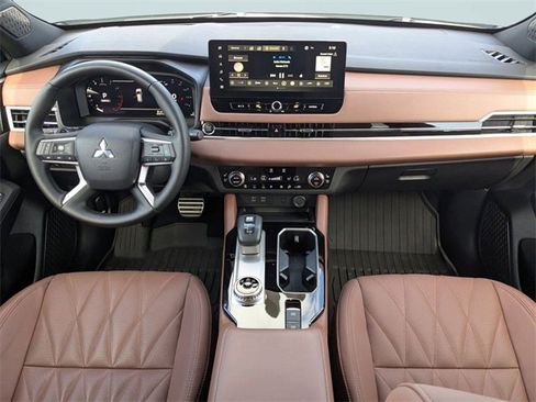 Used 2025 Mitsubishi Outlander SEL image 14