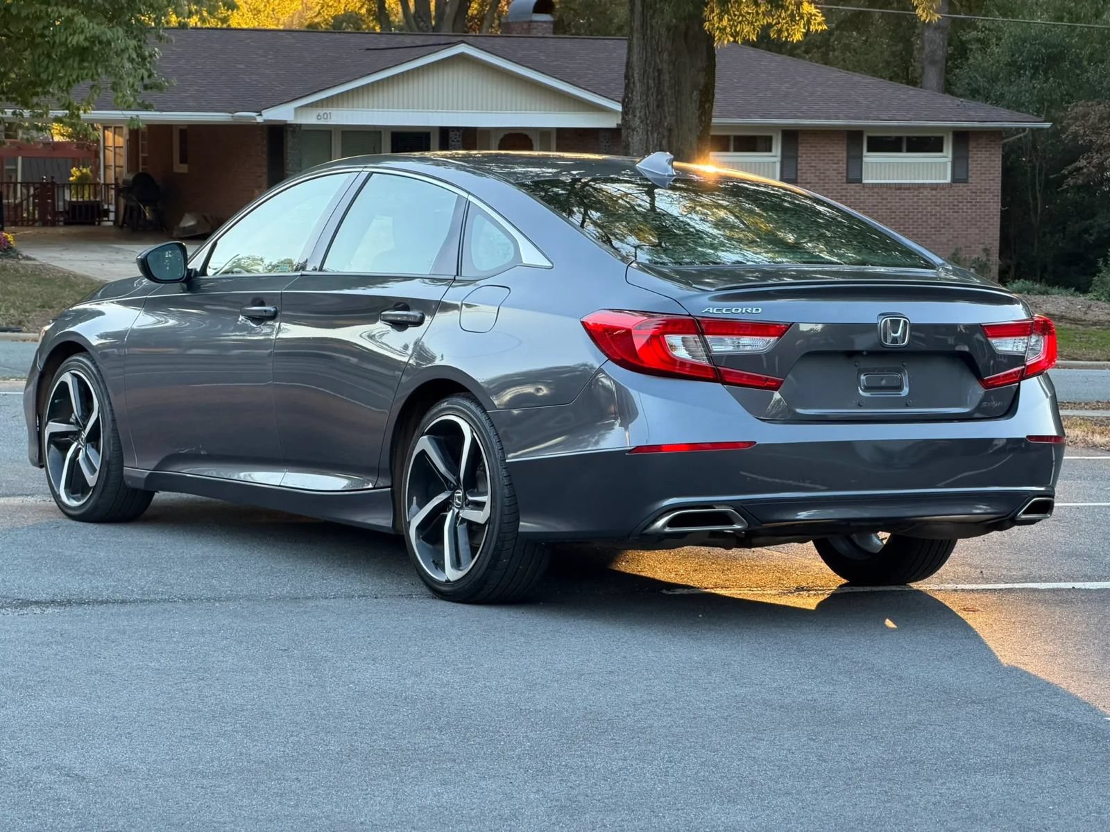 Used 2020 Honda Accord Sport image 6
