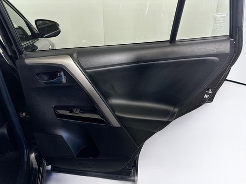 Used 2018 Toyota RAV4 Limited image 31
