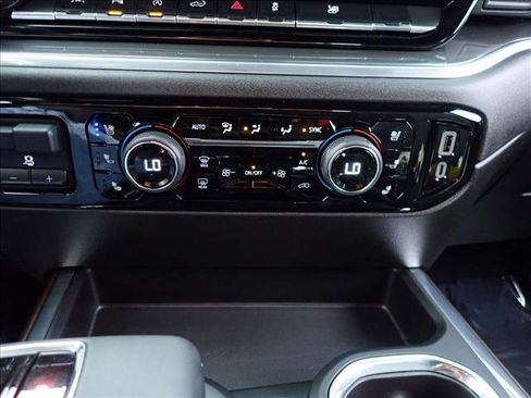Used 2024 Chevrolet Silverado 1500 High Country w/ High Country Premium Package AWD/4WD image 19