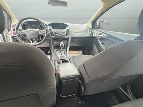 Used 2016 Ford Focus SE w/ SE Cold Weather Package image 27