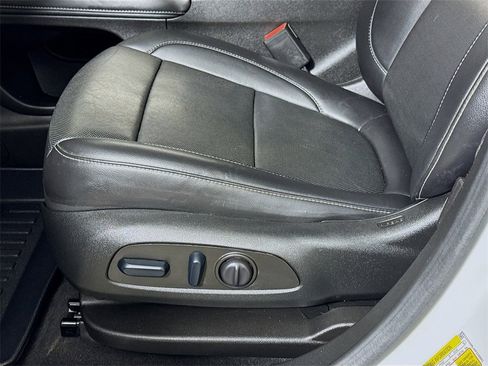 Used 2023 GMC Acadia SLT image 18